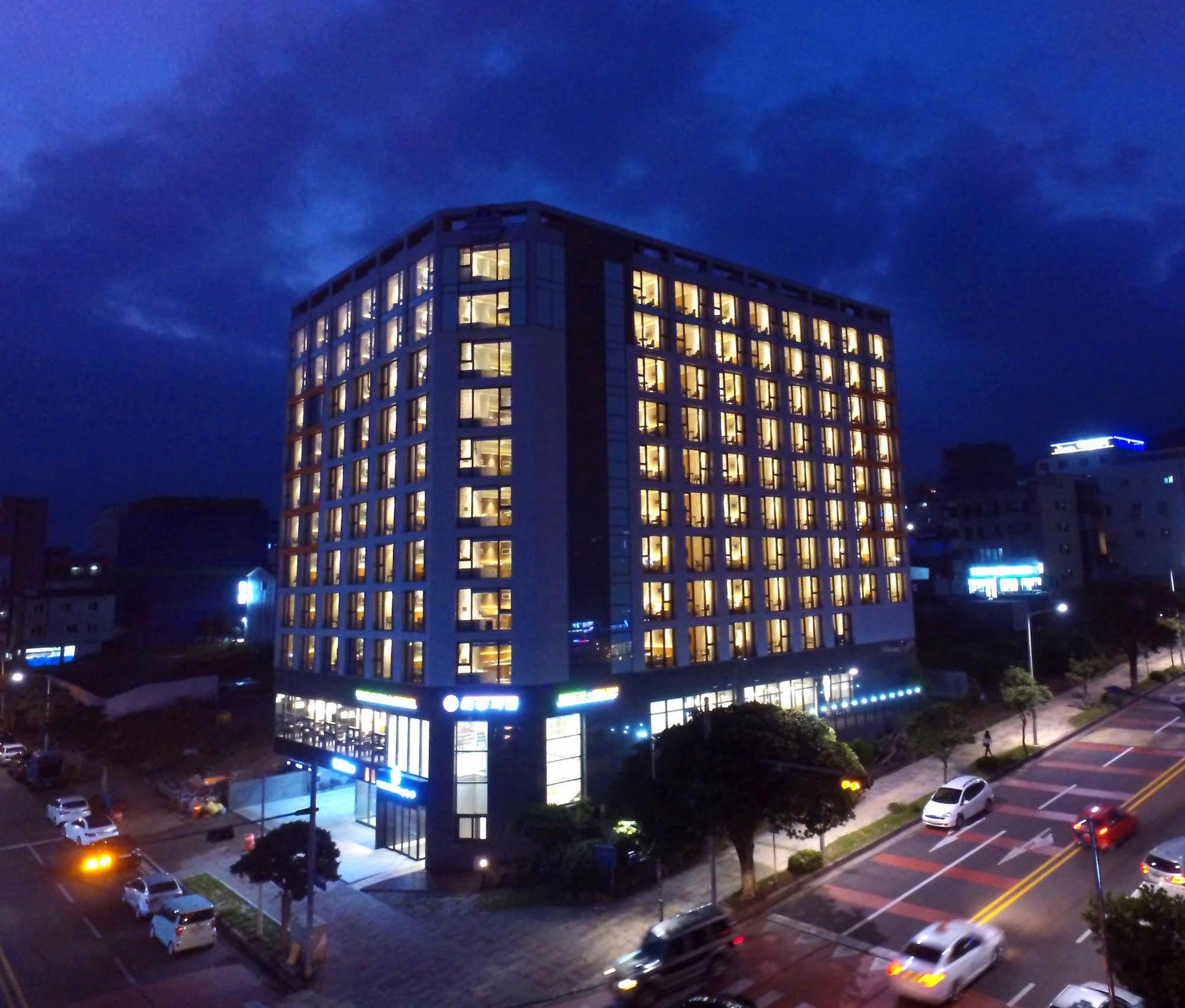 Seogwipo Js Hotel Екстериор снимка