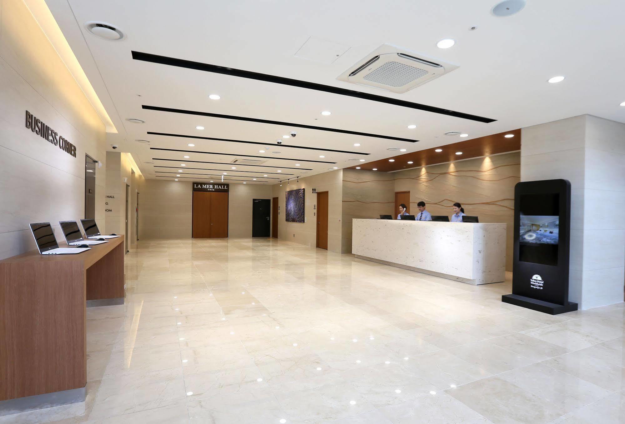 Seogwipo Js Hotel Екстериор снимка