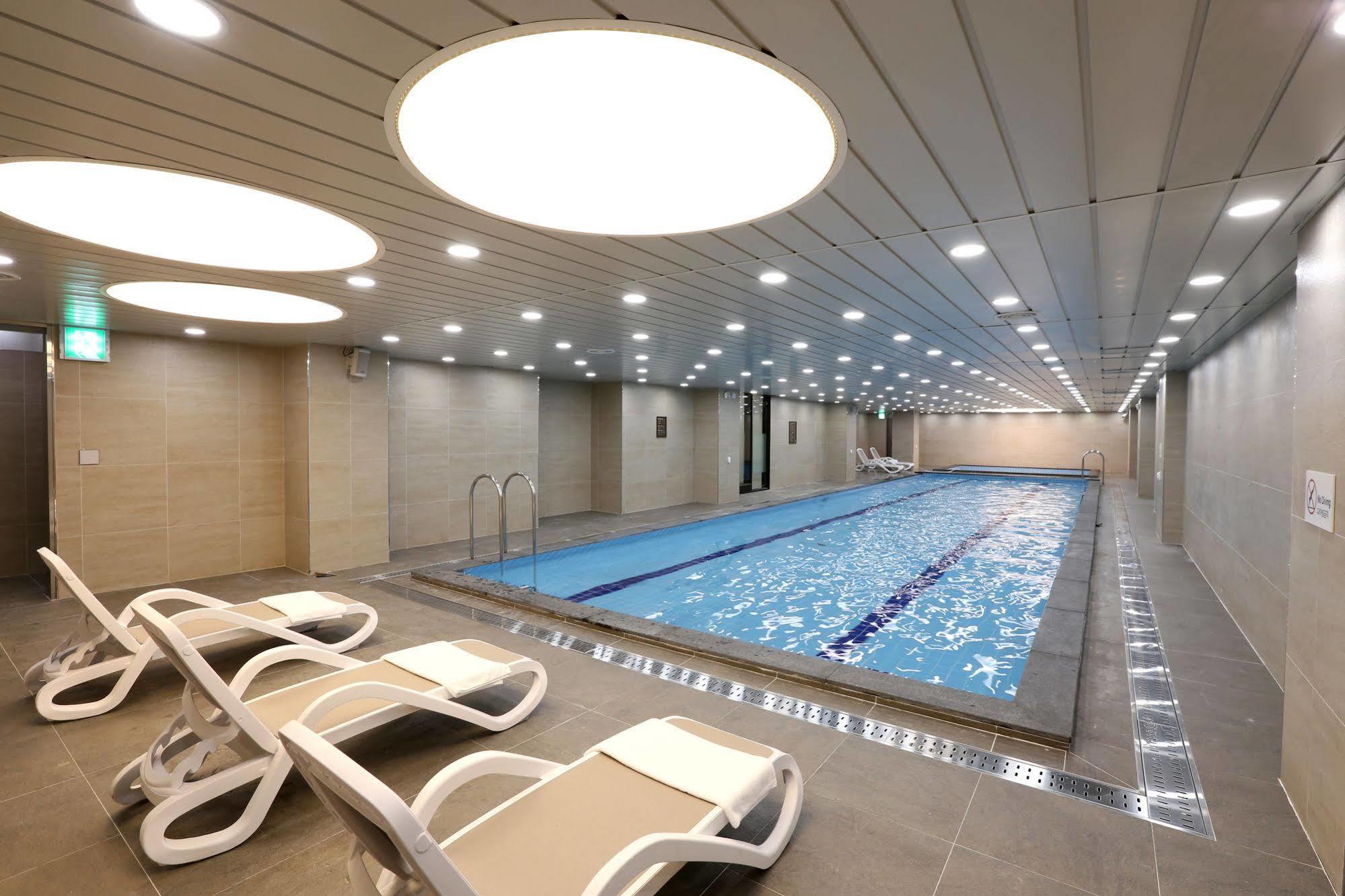 Seogwipo Js Hotel Екстериор снимка