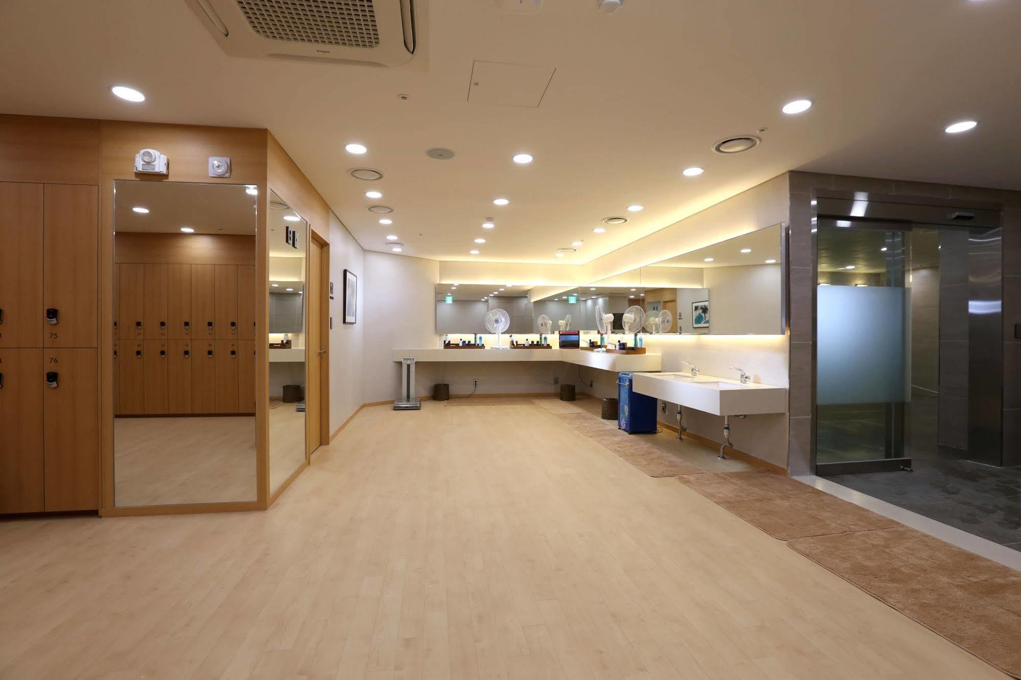 Seogwipo Js Hotel Екстериор снимка
