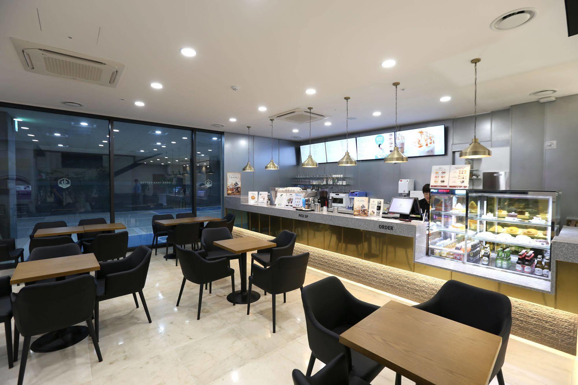 Seogwipo Js Hotel Екстериор снимка